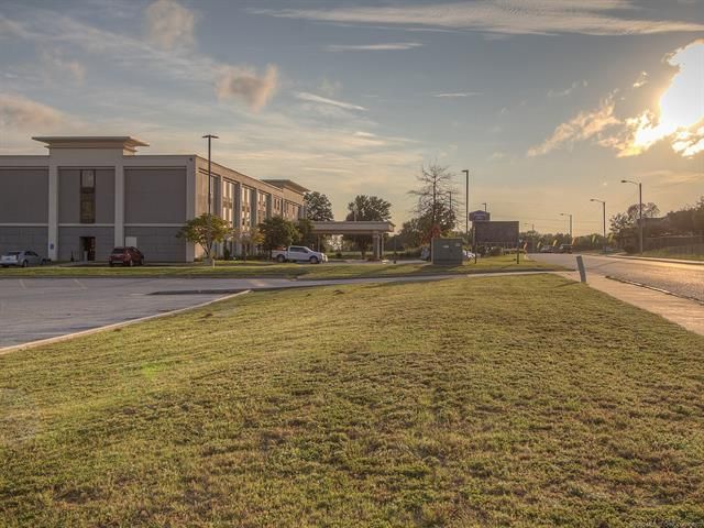 7822 W Parkway Blvd, Tulsa, OK 74127